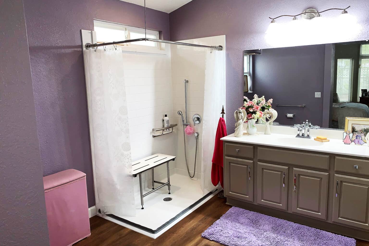 Clarksville Manufactured Walk & Roll in Shower in Roseville