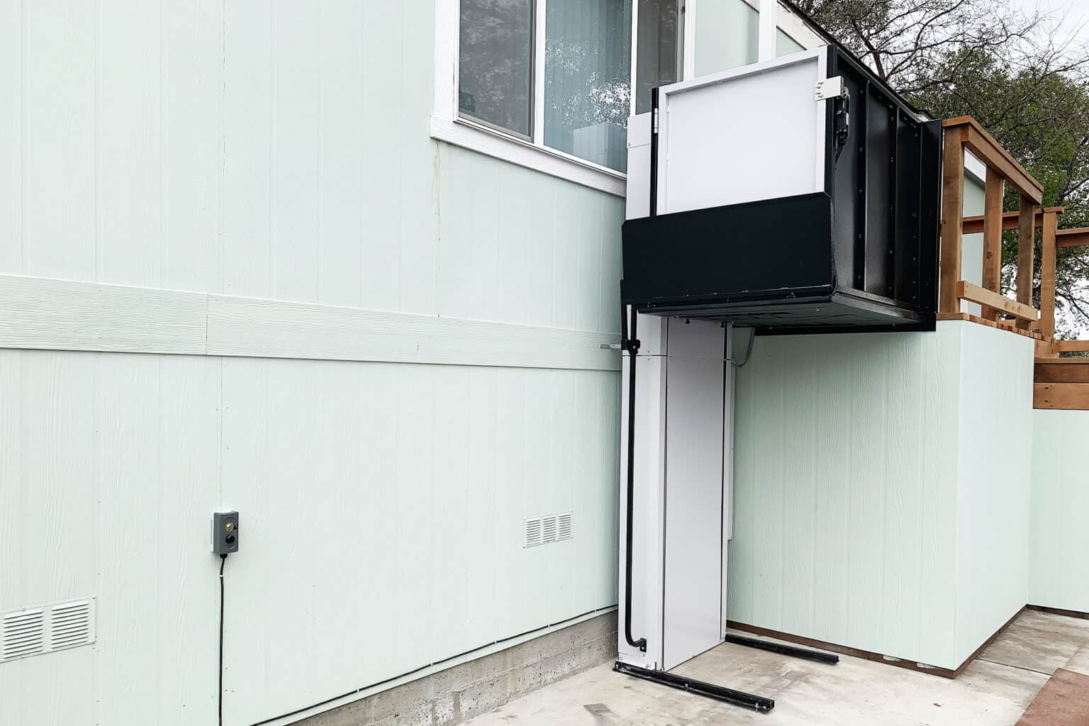 Murfreesboro Extended Vertical Platform Lift in Red Bluff